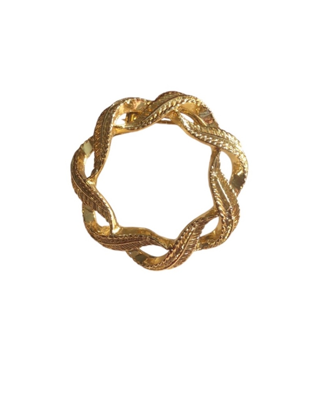 Gerry’s Gold Tone Timeless Leaf Wreath Vintage Brooch 1.5”